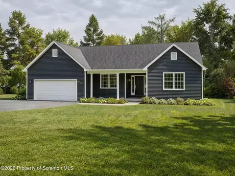 42 Beacon Ln, Nicholson, PA 18446