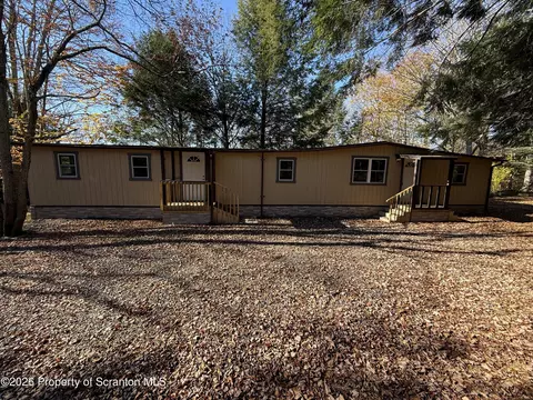 1539 Coolbaugh Rd, Gouldsboro, PA 18424