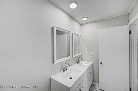 Bath - 31 Butler St, Old Forge, PA 18518 photo 3 of 7