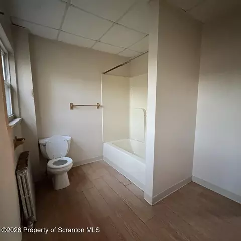 Bath - 1014 Schimpf Ct, Scranton, PA 18505 photo 1 of 2