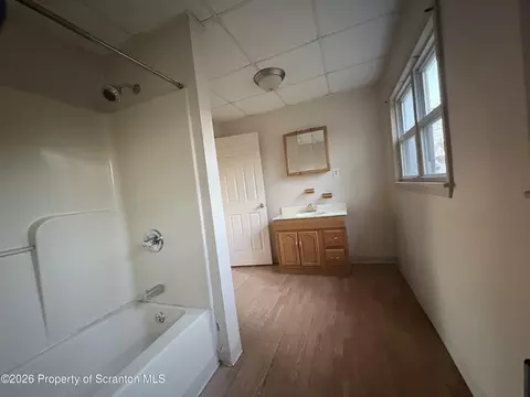 Bath - 1014 Schimpf Ct, Scranton, PA 18505 photo 2 of 2