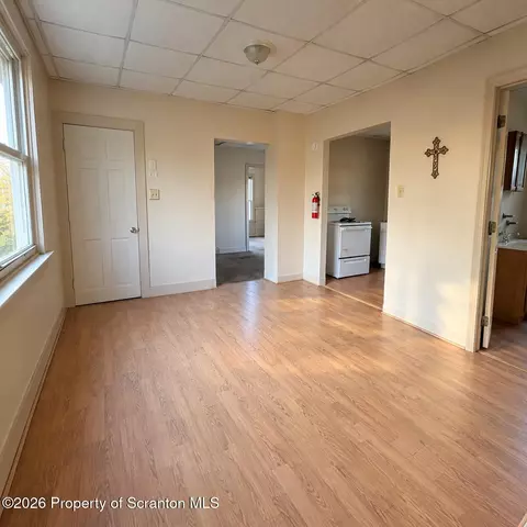 Living - 1014 Schimpf Ct, Scranton, PA 18505 photo 2 of 2