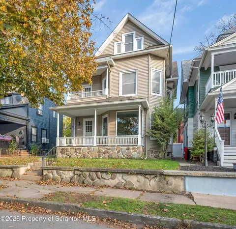 18 Washington St, Carbondale, PA 18407
