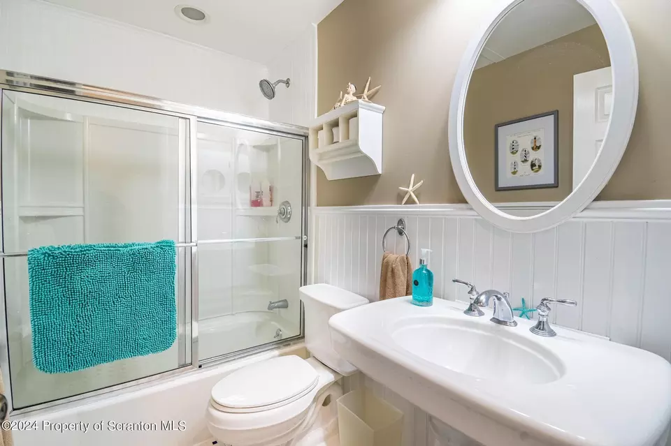 Bath - 900 Longview Ter, Clarks Summit, PA 18411 photo 2 of 3