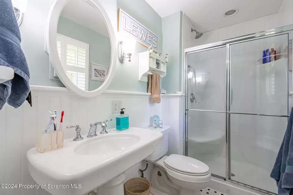 Bath - 900 Longview Ter, Clarks Summit, PA 18411 photo 3 of 3