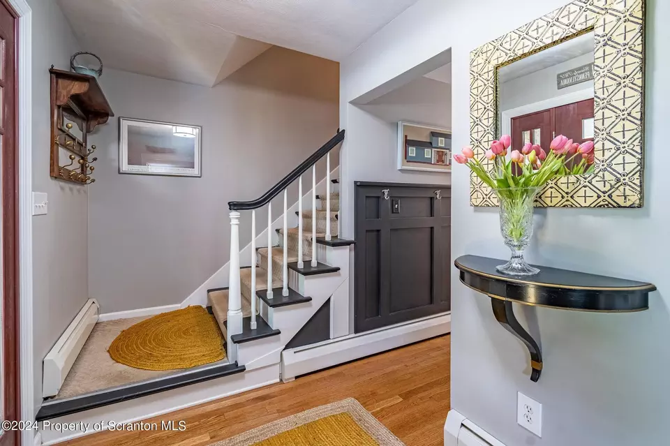 Entry Way - 900 Longview Ter, Clarks Summit, PA 18411 photo 1 of 2
