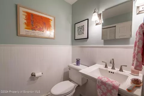 Bath - 900 Longview Ter, Clarks Summit, PA 18411 photo 1 of 3