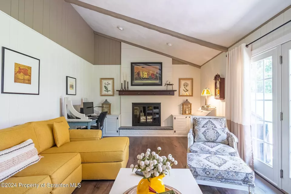 Living - 900 Longview Ter, Clarks Summit, PA 18411 photo 2 of 4