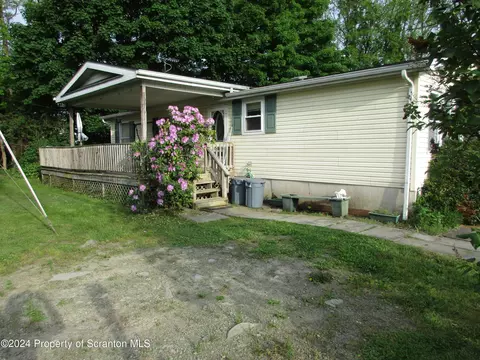 274 State Route 374, Nicholson, PA 18446