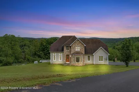 186 Hillview Dr, Factoryville, PA 18419