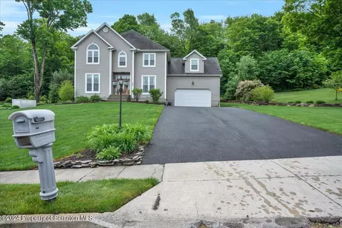 802 Parkview Rd, Moscow, PA 18444