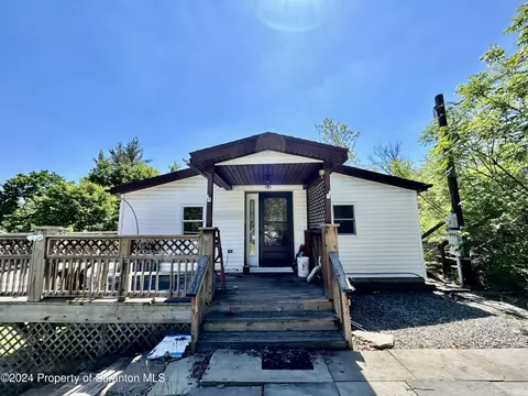 300 Pedrick Rd, Nicholson, PA 18446