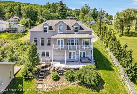 130 Evergreen Ln, Lake Winola, PA 18625
