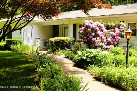 14 Eaton Ter, Tunkhannock, PA 18657
