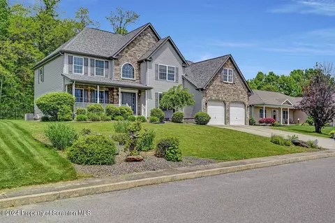 508 Sandie Ln, Dickson City, PA 18519