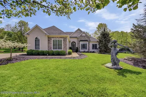 1020 Summerfield Dr, Dalton, PA 18414