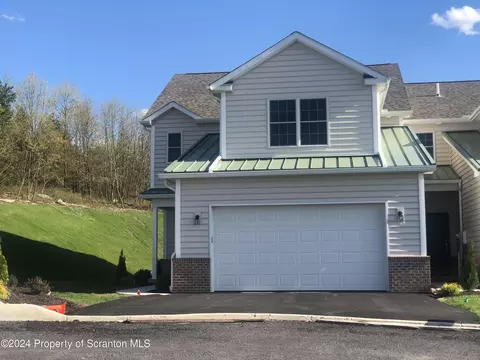3701 Sinclair Close, Moosic, PA 18507