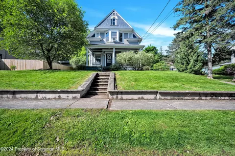 222 Midway Ave, Clarks Summit, PA 18411
