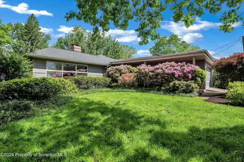 612 Birchwood Rd, Clarks Green, PA 18411