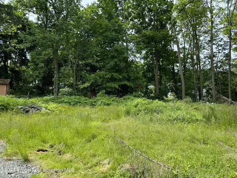 40 Hosfeld St, Clarks Summit, PA 18411