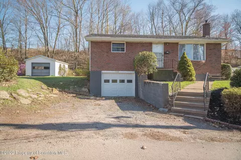 1110 R Springbrook Ave, Moosic, PA 18507 photo 2