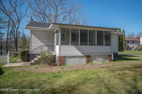 1110 R Springbrook Ave, Moosic, PA 18507 photo 3