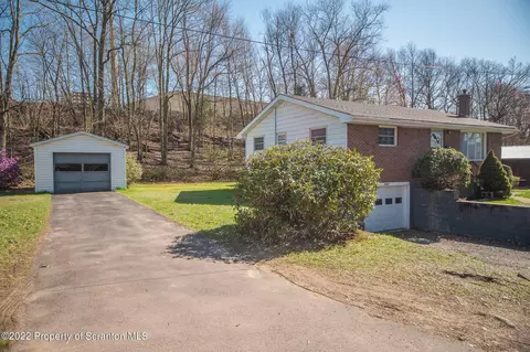 1110 R Springbrook Ave, Moosic, PA 18507 photo 6