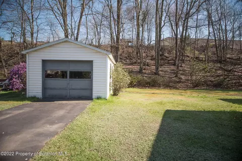 1110 R Springbrook Ave, Moosic, PA 18507 photo 5