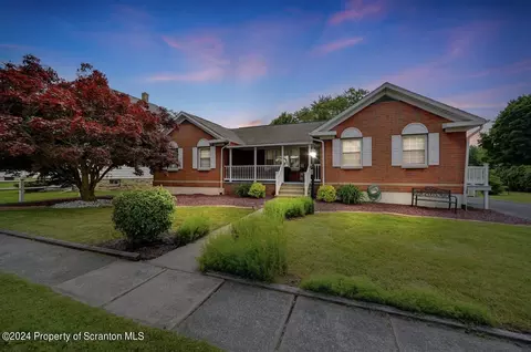 432 Cypress St, Throop, PA 18512