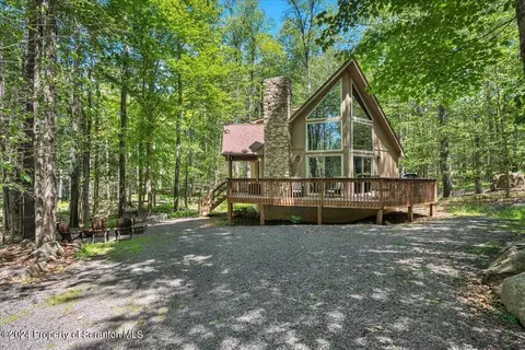 117 N Lehigh River Dr, Clifton Twp, PA 18424