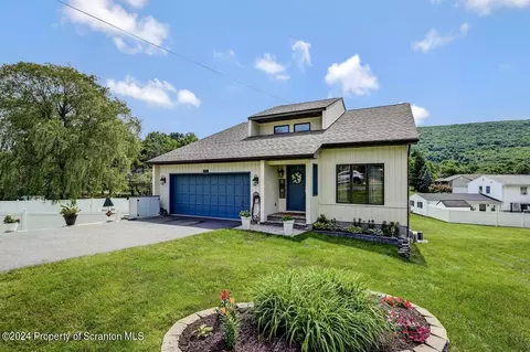 912 Layton Rd, South Abington, PA 18411