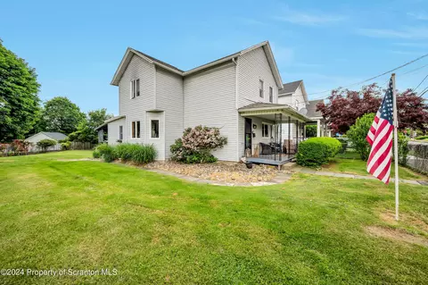 120 First St, Blakely, PA 18452