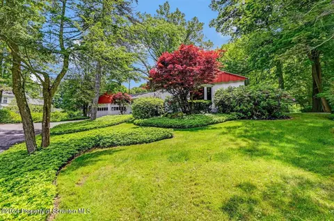 1342 N Abington Rd, Waverly, PA 18471