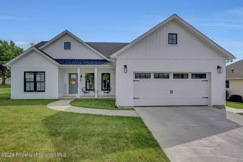 8 Casey Ave, Old Forge, PA 18518