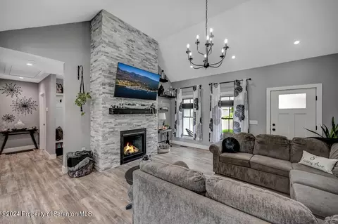 Entry Way - 8 Casey Ave, Old Forge, PA 18518 photo 5 of 13