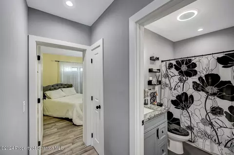 Entry Way - 8 Casey Ave, Old Forge, PA 18518 photo 7 of 13