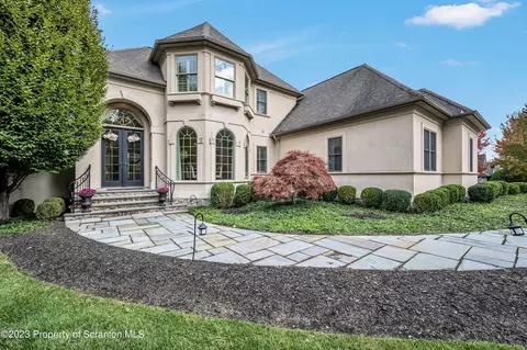 115 Stone Ridge Cir, Clarks Summit, PA 18411