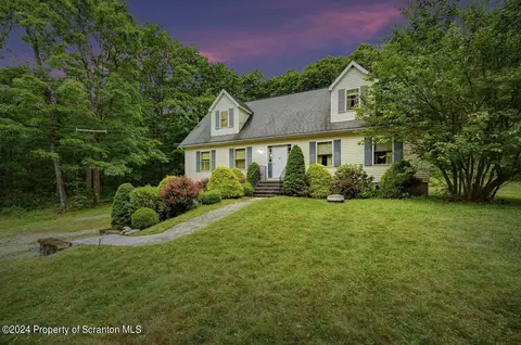 45 W Shore Dr, Jefferson Twp, PA 18436