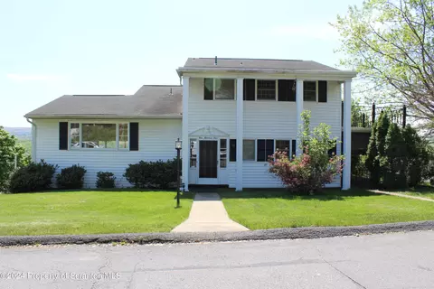 917 Woodmere Ave, Dickson City, PA 18519