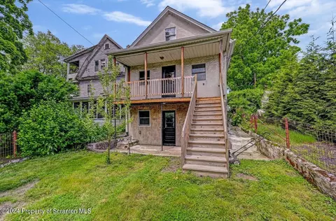 825 Elm St, Scranton, PA 18505