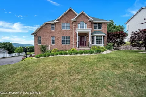 310 Skyline Dr, Archbald, PA 18403