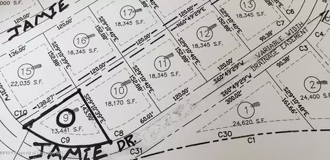 Jamie Drive, Archbald, PA 18403