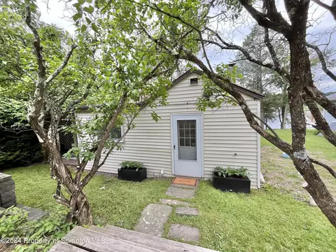 420 Lake Blvd, Clifford Township, PA 18470