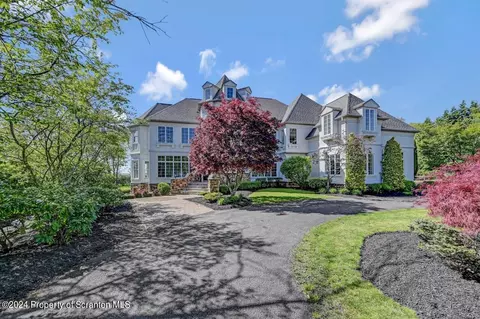 210 Greystone Dr, Shavertown, PA 18708