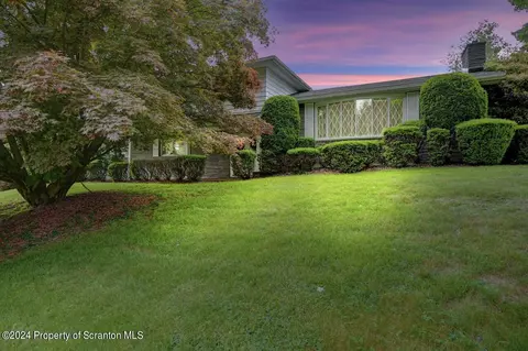 522 Tulip Cir, Clarks Summit, PA 18411