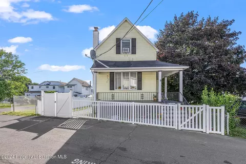 9 Worth Ln, Wilkes-barre, PA 18702