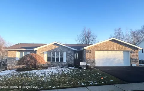 604 E Swinick Dr, Dunmore, PA 18512