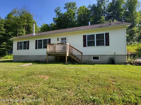 40 Lyon Rd, Hallstead, PA 18822