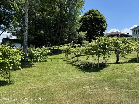 124 Northpoint Dr, Olyphant, PA 18447