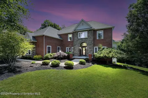 102 Powell Dr, South Abington, PA 18411